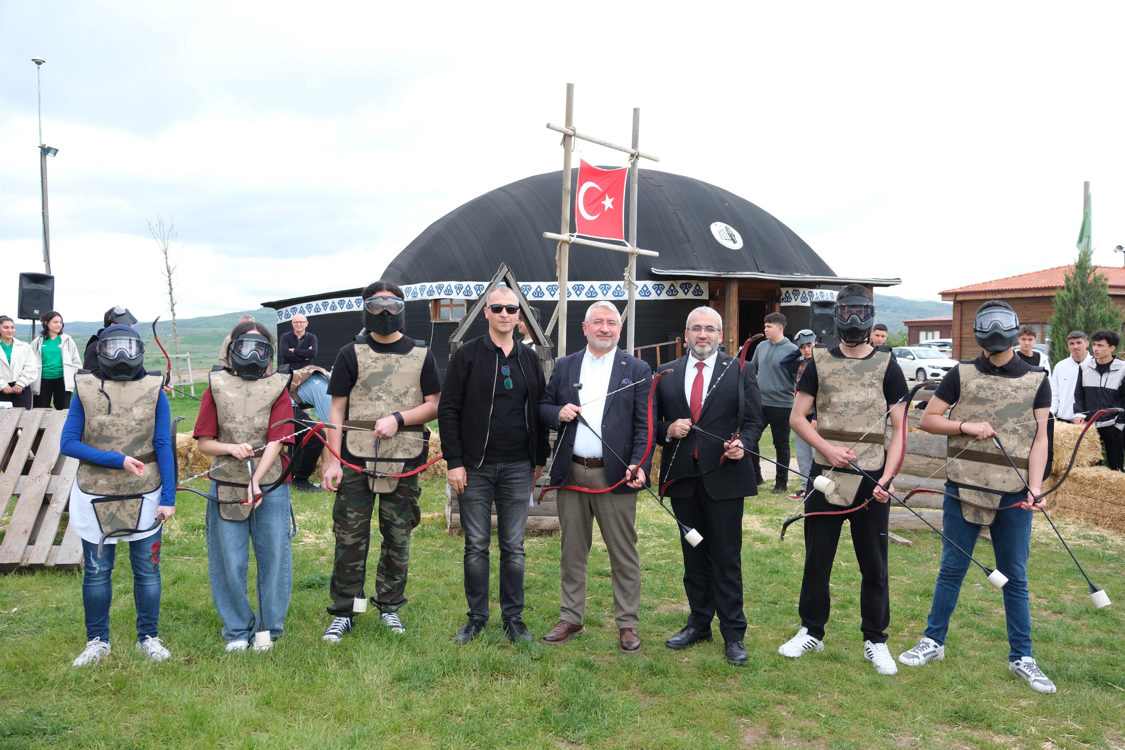 TÜRKİYE’DE İLK KEZ “LİSELER ARASI OK SAVAŞLARI” ÇORUM’DA DÜZENLENDİ